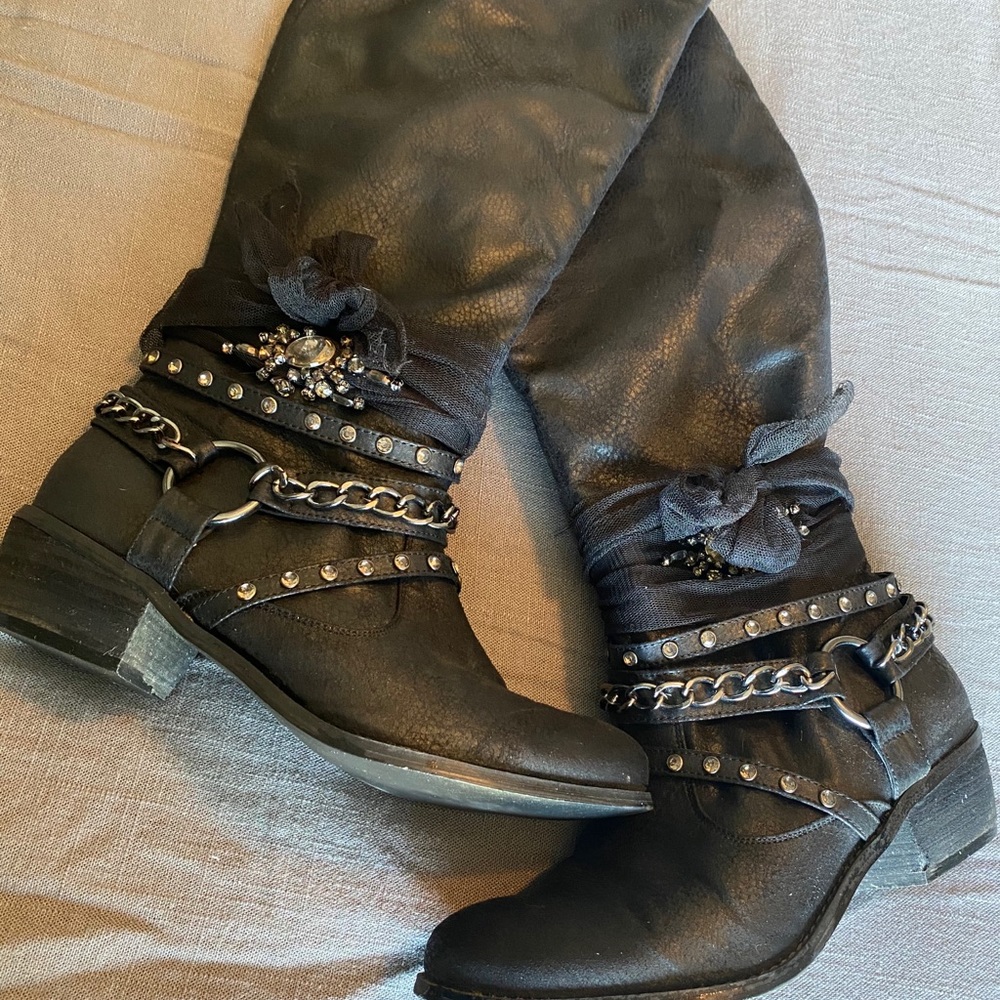 Not Rated 8 boots